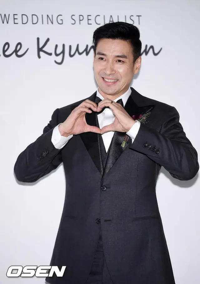 俳優シン・ソンウ、妻が妊娠＝来年パパに！