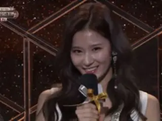 ＜KBS歌謡大祝祭＞「TWICE」サナ、「GFRIEND」ウナのためにサプライズ