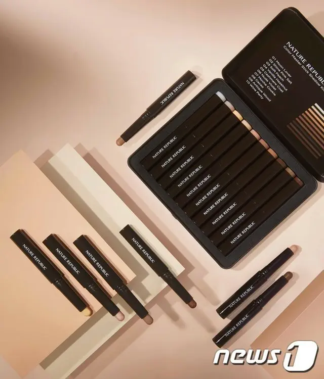 Nature Republic、10カラーのスティックシャドウを一つにしたキッド販売＝韓国