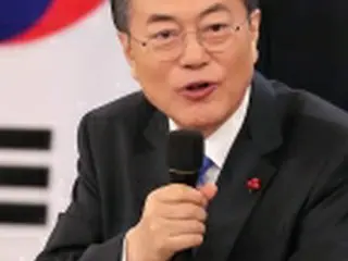 文大統領「南北対話で北朝鮮核問題の解決を期待」　新年会見で強調
