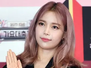 「MAMAMOO」ソラ、海外リハ中に負傷…身体を支えられながら帰国