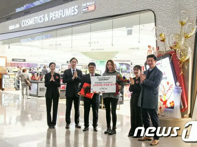 新羅免税店は仁川国際空港第2旅客ターミナル（T2）に化粧品・香水の空港免税店をオープンしたと18日、明らかにした。（提供:news1）