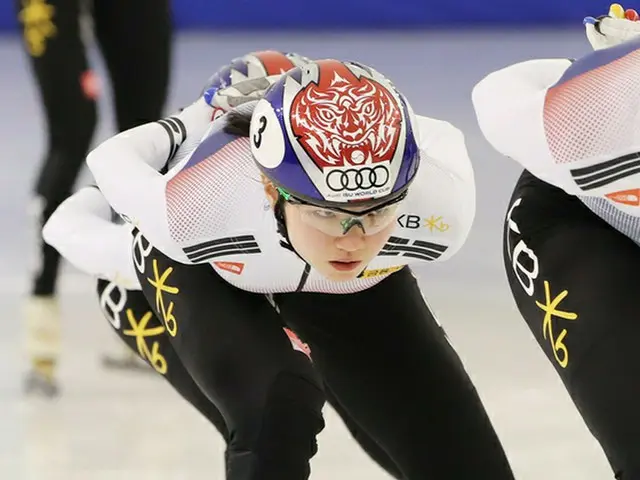 女子ショートトラック韓国代表チームの看板選手であるシム・ソクヒが最近、コーチとの不仲によって選手村を離脱していたが、復帰して波紋を広げている。（提供:news1）