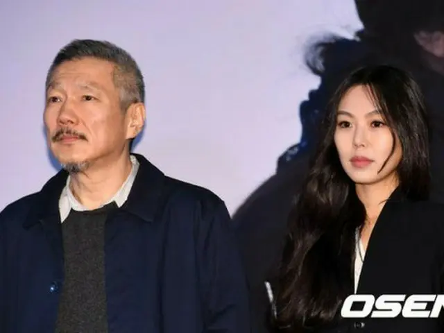 韓国女優キム・ミニ（35）との”不倫関係”を認めた韓国映画界の巨匠＝ホン・サンス監督（57）と離婚訴訟中の妻A氏が弁護人団を選任した。さらに2次弁論期日は来る3月に変更された。