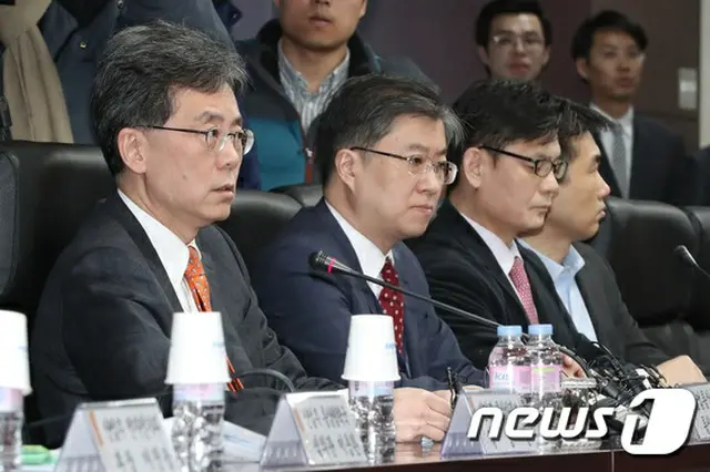 韓国の金鉉宗（キム・ヒョンジョン）通商交渉本部長が23日、米国の輸入洗濯機・太陽光パネルを対象に発動したセーフガード（緊急輸入制限）措置と関連し、「WTO（世界貿易機関）に提訴する」と明らかにした。