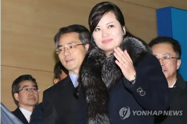 視察を終えて北朝鮮に戻る玄松月氏（写真共同取材団）＝２２日、坡州（聯合ニュース）