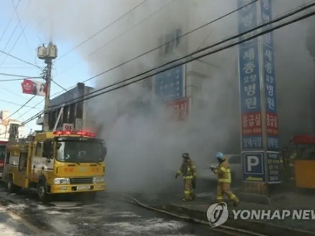 火事が起きた病院＝２６日、密陽（聯合ニュース）