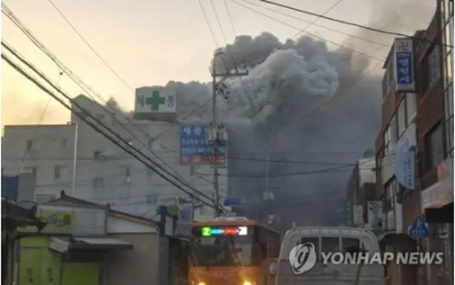 火事が起きた病院（読者提供）＝２６日、密陽（聯合ニュース）