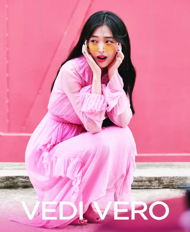 ヨーロピアン感性が反映されたサングラスブランド「VEDI VERO」が2018年S/Sシーズンの新ミューズにソルリ（23）を抜てきした。（提供:news1）