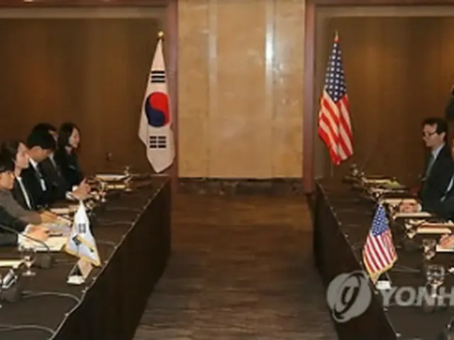 第２回交渉会合に臨む韓米政府代表＝３１日、ソウル（聯合ニュース）