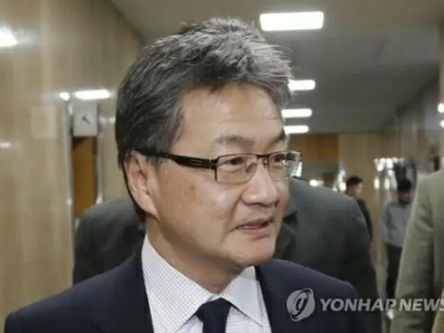 政府ソウル庁舎を訪れたジョセフ・ユン国務省北朝鮮担当特別代表＝２日、ソウル（聯合ニュース）