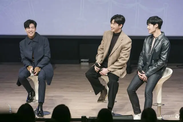 俳優パク・ソジュンとウ・ドファンが親しい弟分イ・ヒョヌのため、ファンミーティングにスペシャルゲストとして登場した。（提供:OSEN）