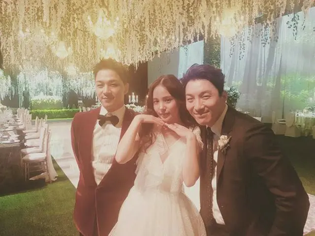 “SOL（BIGBANG）の兄”ドン・ヒョンベ、弟夫妻の結婚を祝福…「花道だけを歩こう。幸せだ」（提供:OSEN）