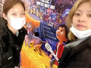 女優コン・スンヨン＆ジョンヨン（TWICE）姉妹、仲良く“映画デート”