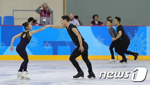韓国と北朝鮮のフィギュアスケートのペアチームが江陵で初めて一緒にリンクで練習をおこなった。（提供:news1）