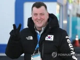 ［写真］オーサー氏が韓国代表団に　「羽生らの指導に影響ない」