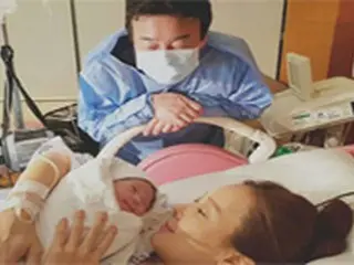 8日に第3子を出産した女優ソ・ユジン、ペク・ジョンウォンと娘の姿を公開！