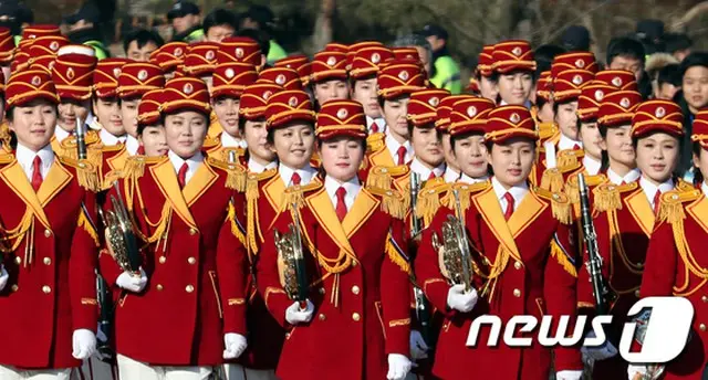 北朝鮮の吹奏楽団と応援団、旧正月連休の初日も江陵で公演