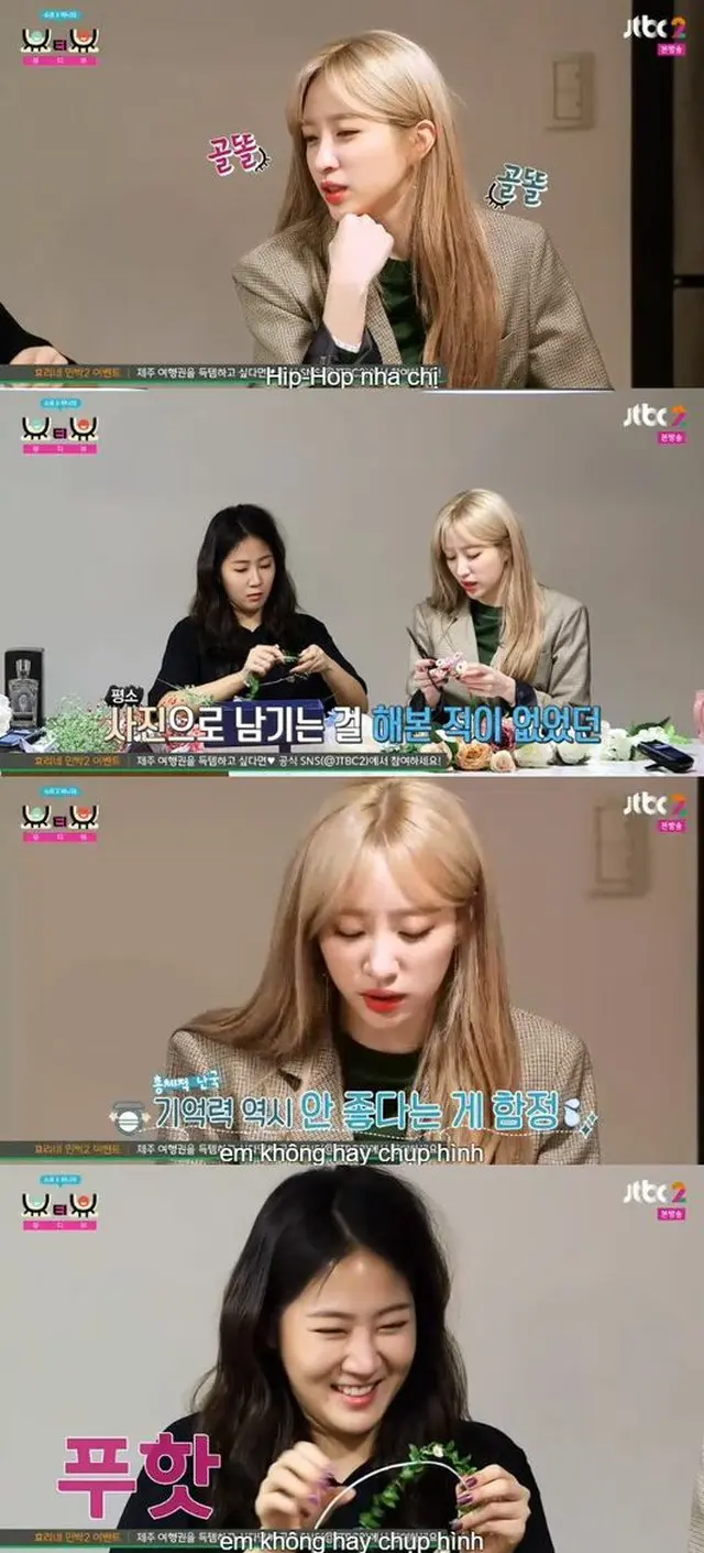 韓国ガールズグループ「EXID」メンバーのハニと、元「SISTAR」のソユが、“友情スナップ”を撮影するために花冠とブーケを作った。（提供:OSEN）