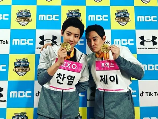 韓国ボーイズグループ「EXO」CHANYEOLが、アイドル陸上大会のボウリングで優勝したことについてSNSでコメントした。（提供:OSEN）