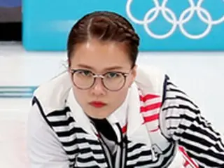 俳優チョン・ウソン、カーリング女子の”眼鏡先輩”の魅力にはまる！SNSで熱烈応援