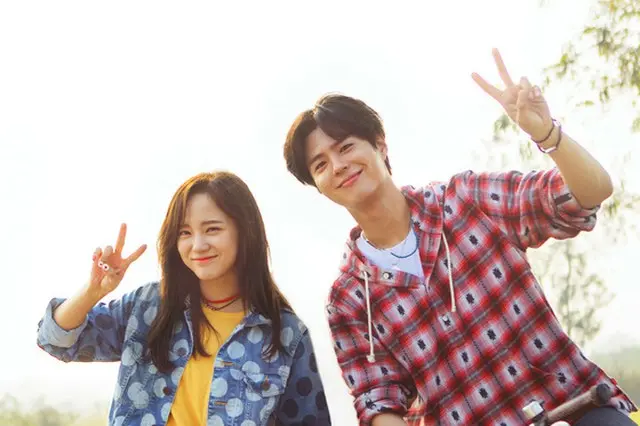 韓国コカ・コーラは28日、春のキャンペーンモデルに俳優パク・ボゴムとガールズグループ「gugudan」キム・セジョンを選定したと伝えた。（提供:news1）