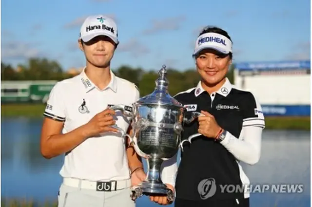 柳簫然（右）と朴城ヒョン（資料写真、米女子プロゴルフ協会提供）＝（聯合ニュース）