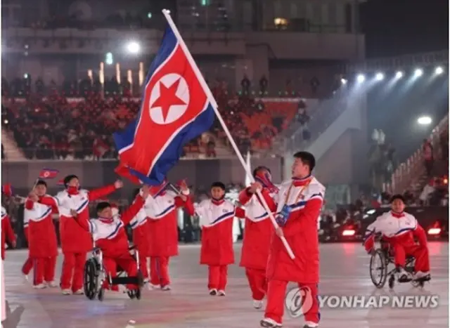 入場する北朝鮮選手団＝９日、平昌（聯合ニュース）