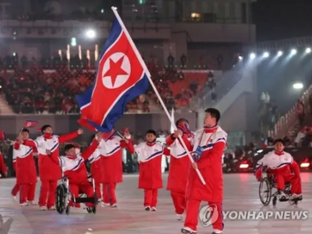 入場する北朝鮮選手団＝９日、平昌（聯合ニュース）