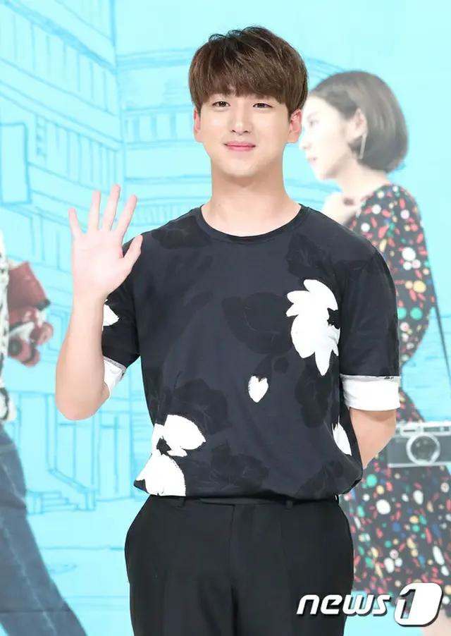 韓国アイドルグループ「B1A4」BARO（バロ、25）が態度への物議と熱愛疑惑に関して、ファンに謝罪した。