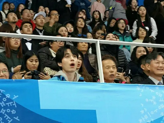ドラマ「トッケビ～君がくれた愛しい日々～」などで日本でも有名な俳優イ・ドンウクが、日本からの応援団と共に平昌（ピョンチャン）パラリンピックを応援した。（C)WoW！Korea