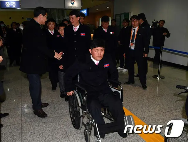 2018平昌冬季パラリンピックに参加した北朝鮮選手団と代表団など24人が、試合の日程を終えて、15日に陸路を通じて帰還し、平昌冬季オリンピック・パラリンピックを契機にした南北間の往来が終了した。（提供:news1