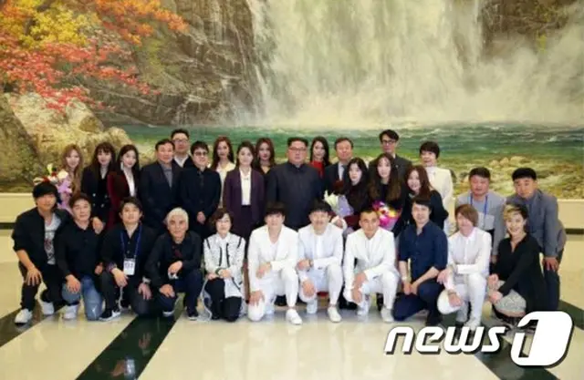 金正恩氏、韓国芸術団の公演を観覧 「平和の春がきた」