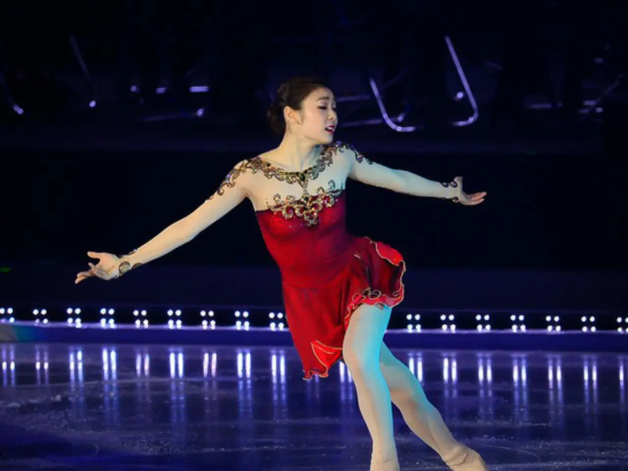 キム・ヨナ〈2枚組〉 フィギュアの女王”キム・ヨナ、4年ぶりにアイスショーに出演