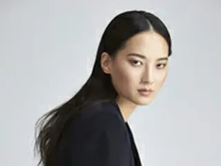 アジア系トップモデルのヘリム・パク、結婚10年目で待望の妊娠