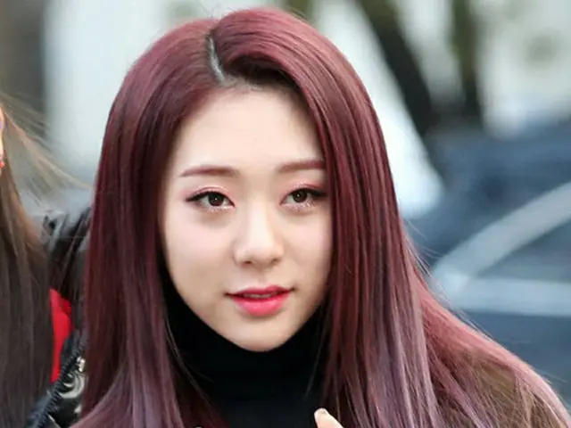 「宇宙少女」ヨンジョン、音楽番組リハーサル中にステージで転倒し負傷 「軽傷と診断、生放送には参加へ」