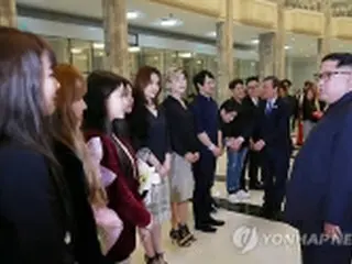 韓国芸術団公演で柔軟対応　アイドルの写真載せ携帯電話も提供＝北朝鮮