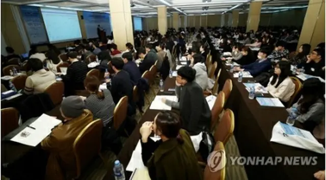 ３月２３日にソウルで開かれた日本への就職を望む人向けの説明会にも多くの若者が集まった（資料写真）＝（聯合ニュース）
