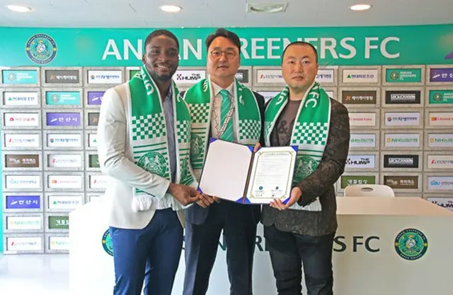 ＜Kリーグ＞安山グリナースFC、芸能人サッカー団「FC WORLD」と社会貢献活動協約を締結（提供:OSEN）