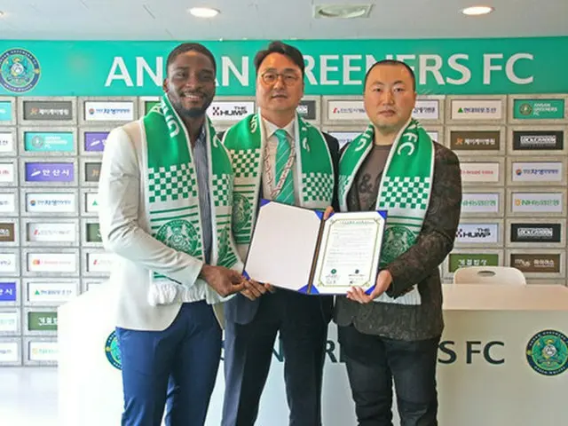 ＜Kリーグ＞安山グリナースFC、芸能人サッカー団「FC WORLD」と社会貢献活動協約を締結（提供:OSEN）