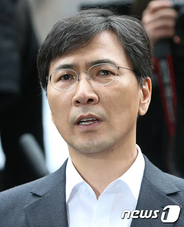 元秘書へ持続的に性的暴行をはたらいた疑いをもたれている安熙正（アン・ヒジョン）前忠清南道知事が法の判断を受けることになった。
