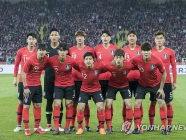 先月のポーランド戦で、試合開始前に記念撮影を行う韓国代表（資料写真）＝（聯合ニュース）