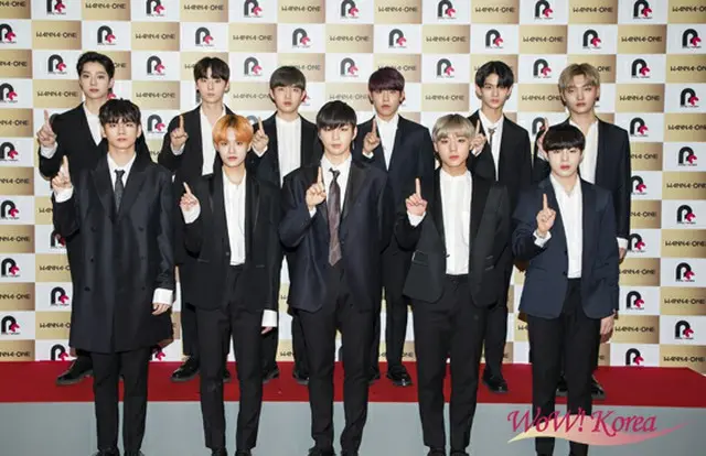 「Wanna One」上段左からライ・グァンリン、ファン・ミンヒョン、キム・ジェファン、パク・ウジン、 ぺ・ジンヨン、ユン・ジソン、下段左からオン・ソンウ、イ・デフィ、カン・ダニエル、パク・ジフン、ハ・ソンウン