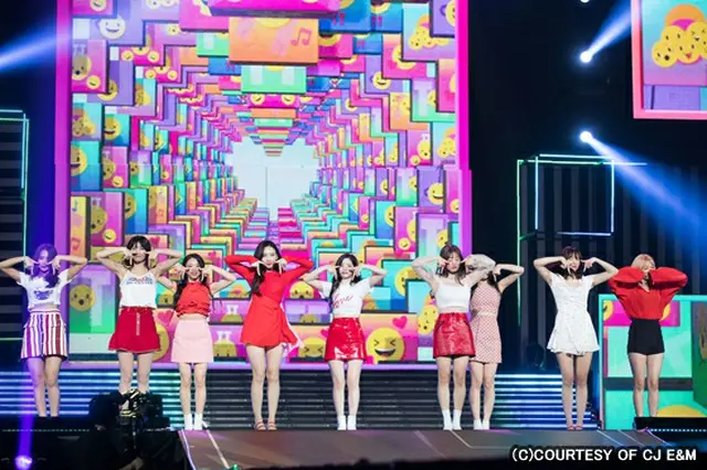 「TWICE」