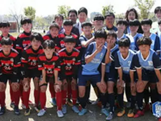 パク・チソン（朴智星）ユース戦略本部長、春季女子連盟戦の現場訪問し激励