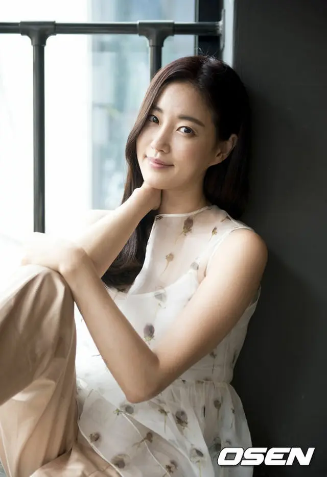 韓国女優キム・サラン（40）がマンホール墜落事故情報に関して「事実ではない」と明らかにした。