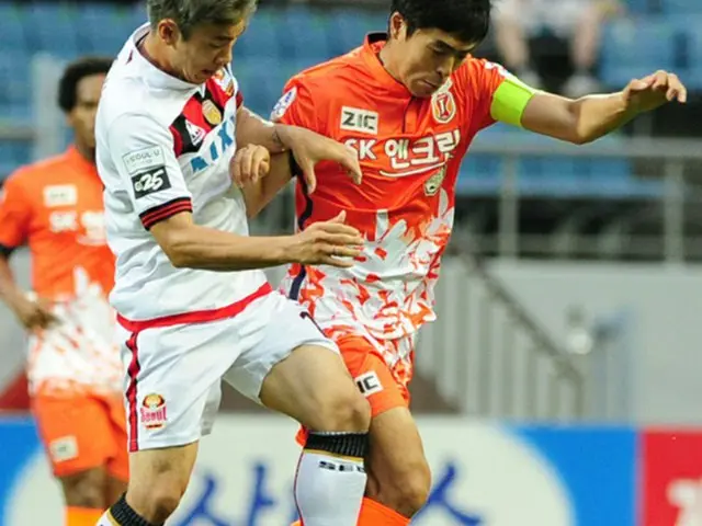 感覚的なロングシュートで済州ユナイテッドの4-1勝利を導いたクォン・スンヒョン（31、MF）が「KEBハナ銀行Kリーグ1 2018」第10節の最優秀選手に選ばれた。