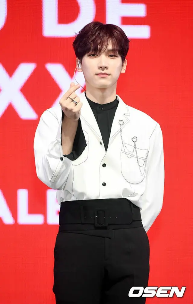 韓国ボーイズグループ「VIXX」メンバーのヒョギが、日本でのファンミーティング中に負傷し、今後のスケジュールには参加できなくなった。（提供:OSEN）