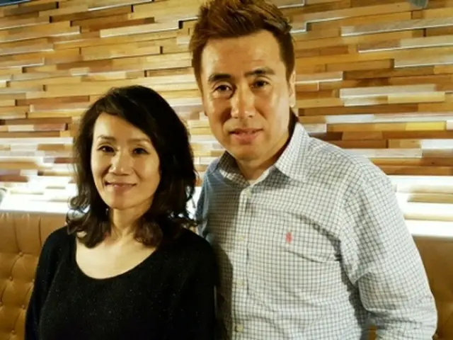 金秉址氏夫妻＝（聯合ニュース）