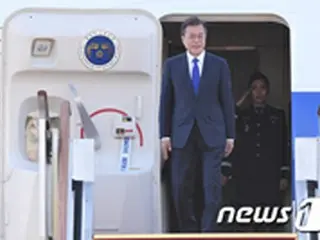 文大統領、日本に到着＝日中韓首脳会談へ